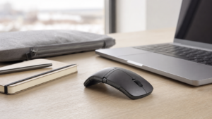 Logitech folder musen sammen til arbejdet på farten
