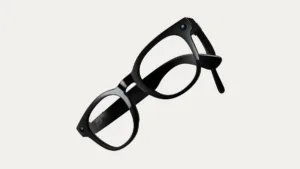 Sorte Ray-Ban Meta AI-briller med synligt kamera i brillestellet