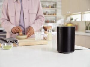 Sonos Era 100 i et køkken
