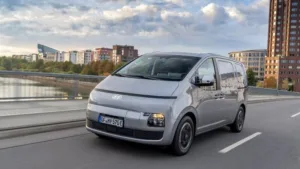 Hyundai sender elektrisk STARIA Cargo til Danmark: 20 minutters ladestop, men prisen mangler