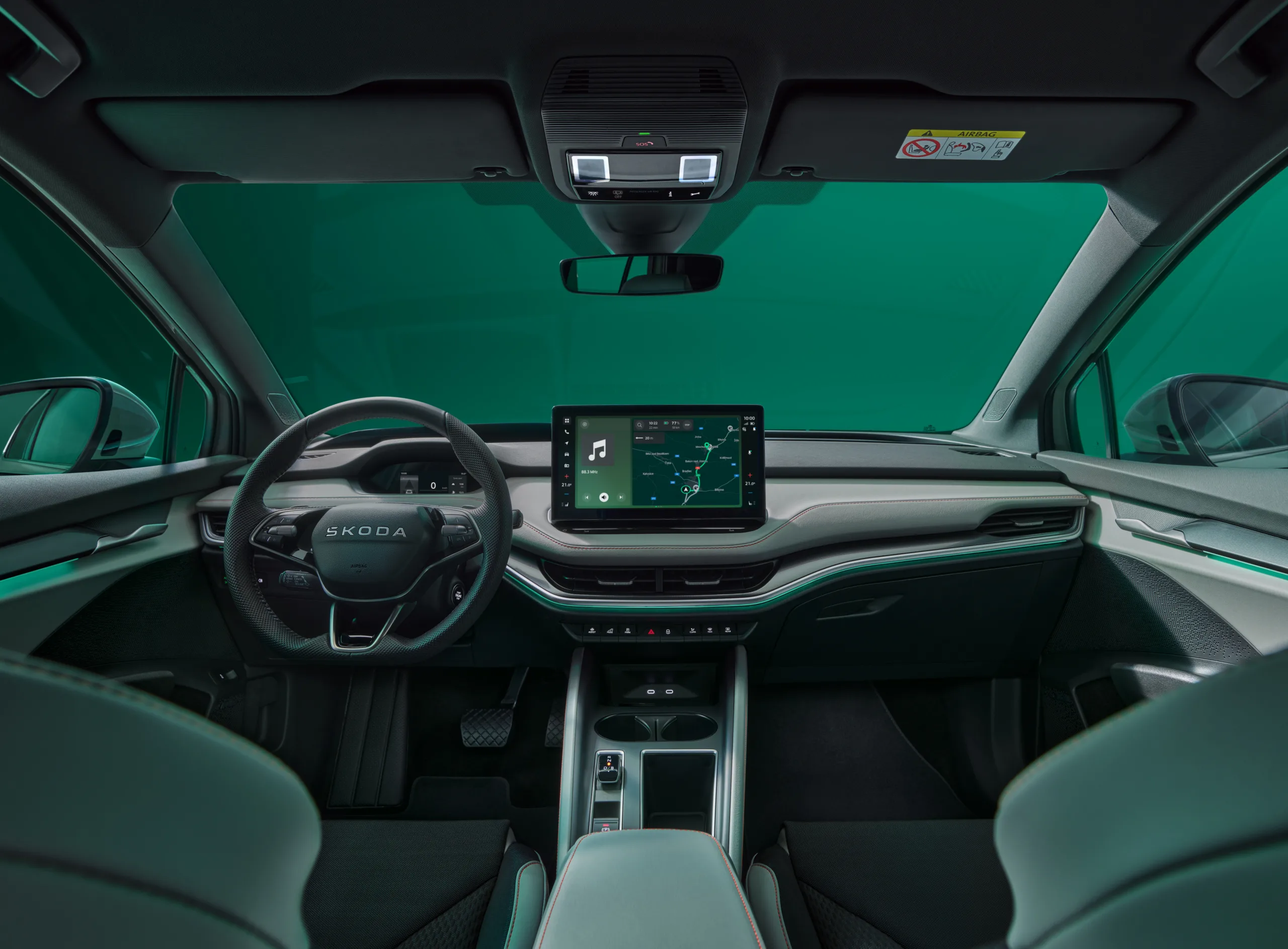 Kabinen i Skoda Elroq med instrumentering og central skaerm.
