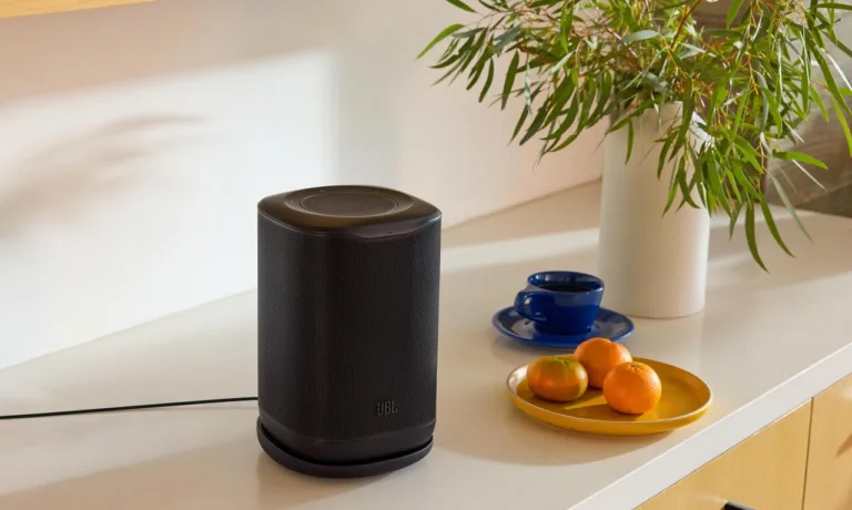 JBL Cove P1 trådløs højttaler i et hjemmemiljø