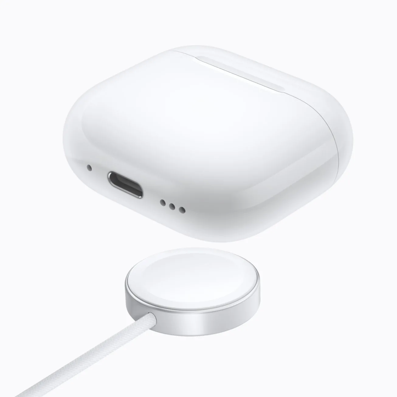 AirPods 5 med trådløst opladningsetui på en oplader
