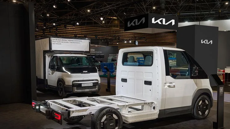 Kia PV5 Chassis Cab set fra siden