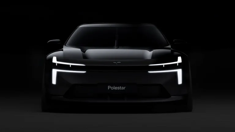 Polestar Formula 2030 set forfra i mørk officiel teaserfotografering