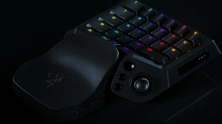 Razer Tartarus V2 Pro med programmérbare kontroller og thumbstick