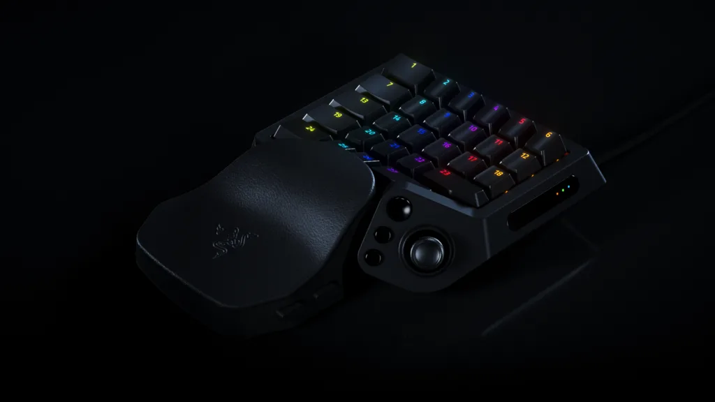 Razer har puttet et helt tastatur ind under din venstre hånd