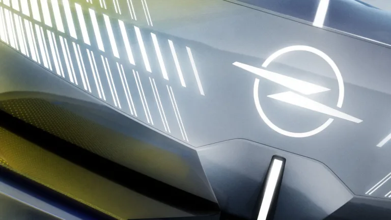 Opel viser fremtidens stationcar på Paris Motor Show