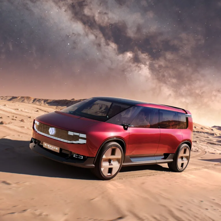 Renault brillierer på hjemmebanen i Paris