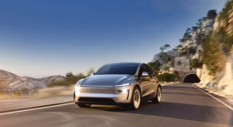 Tesla Model Y. Arkivfoto, ikke bilen fra den canadiske brandsag.