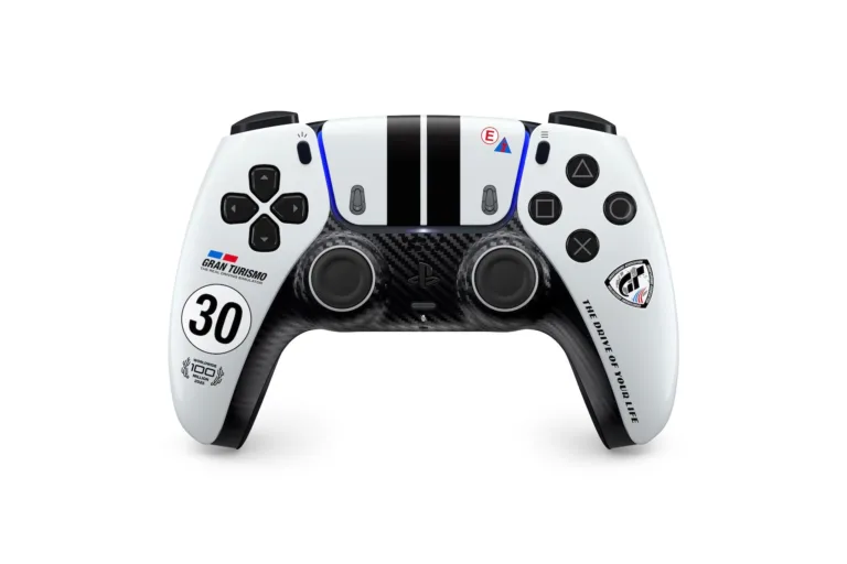 DualSense Gran Turismo Limited Edition med racerstriber og kulfiberlignende front