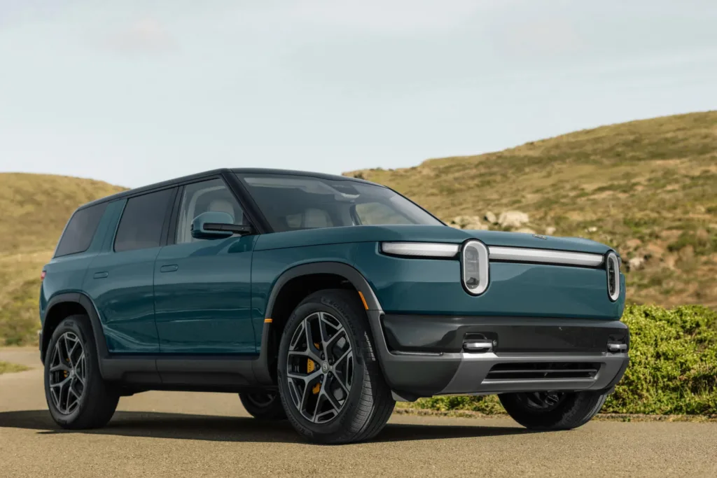 Rivian henter manden bag Cybercabs samling til R2