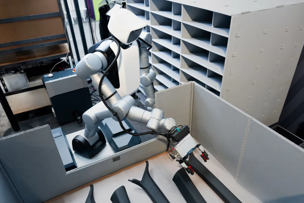 Audi tester humanoide robotter til fabrikkens svære plukkearbejde