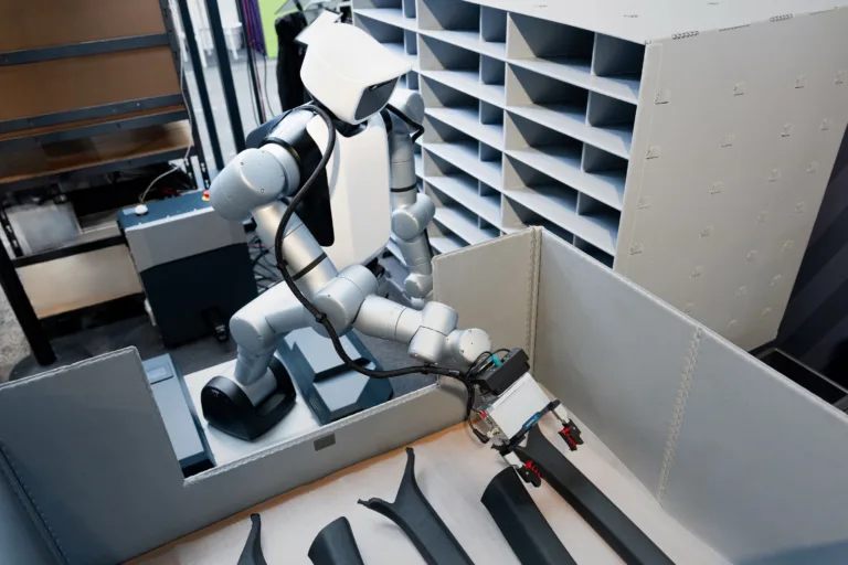 Audi tester humanoide robotter til fabrikkens svære plukkearbejde